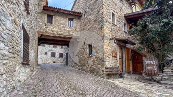 appartamento in vendita a Canossa in zona Cerezzola