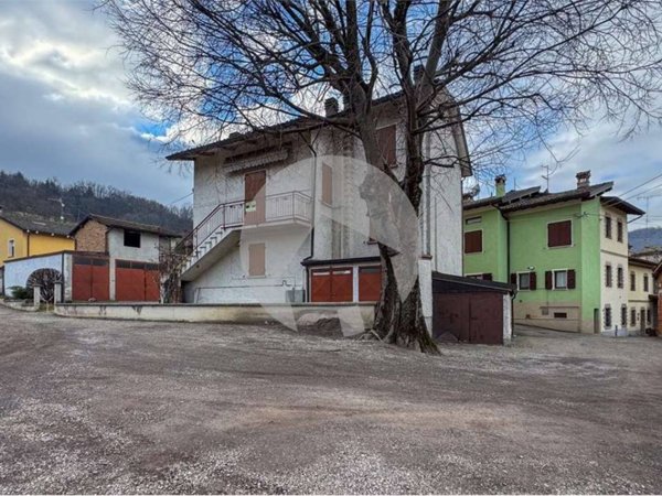 appartamento in vendita a Canossa in zona Cerezzola
