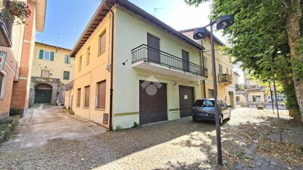 casa indipendente in vendita a Canossa in zona Ciano d'Enza