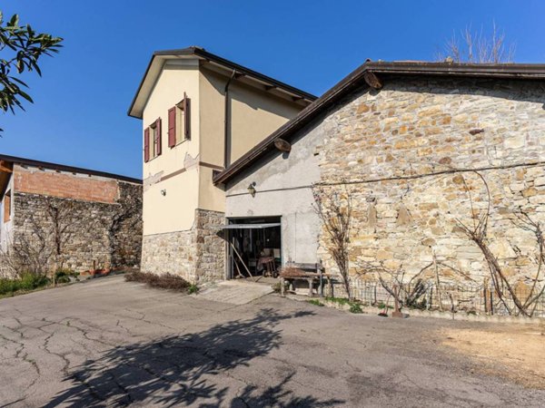 casa indipendente in vendita a Canossa in zona Solara