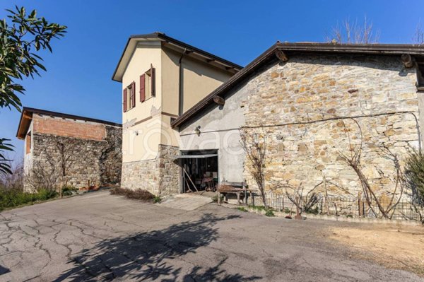 casa indipendente in vendita a Canossa in zona Solara