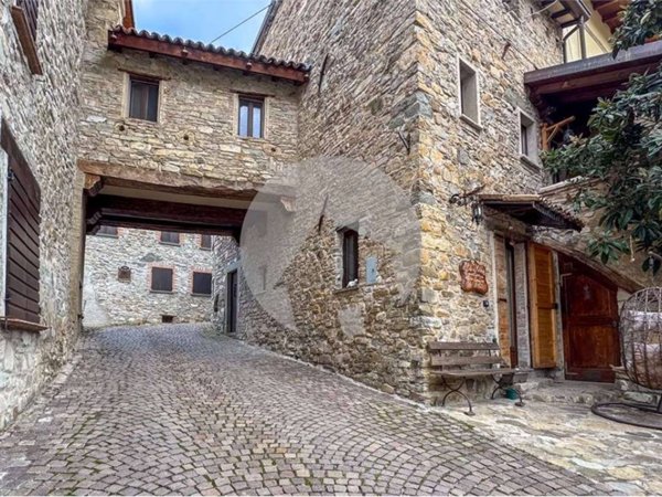appartamento in vendita a Canossa in zona Cerezzola