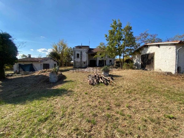 casa indipendente in vendita a Canossa in zona Rossena