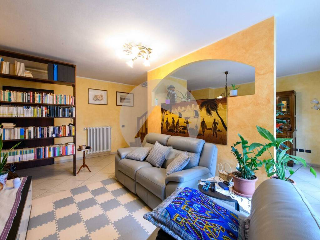 appartamento in vendita a Canossa in zona Ciano d'Enza