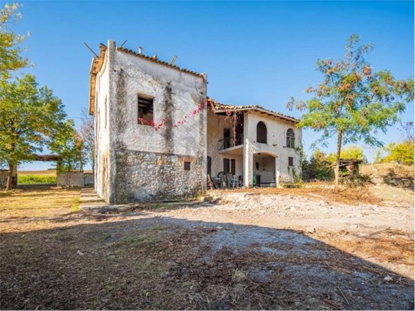 casa indipendente in vendita a Canossa in zona Rossena