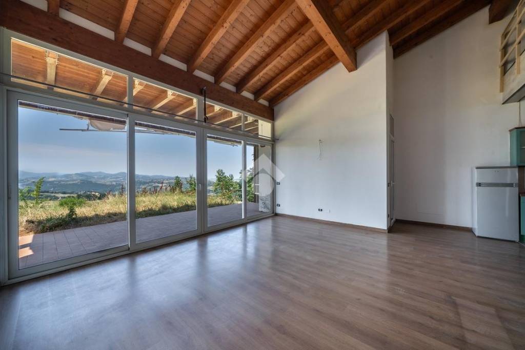 casa indipendente in vendita a Canossa