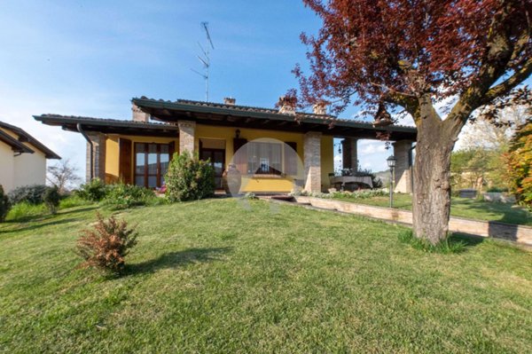 casa indipendente in vendita a Canossa in zona Ciano d'Enza