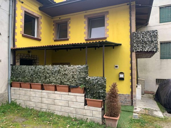 casa indipendente in vendita a Canossa in zona Compiano