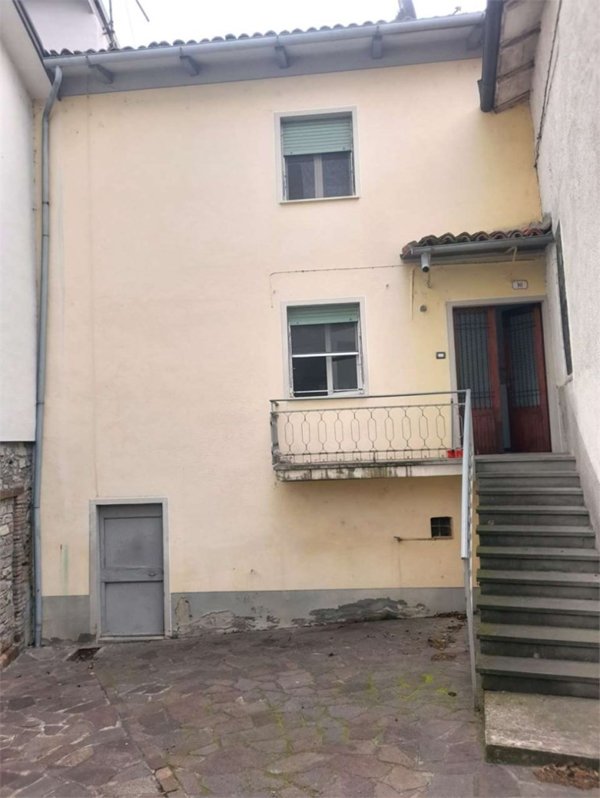 appartamento in vendita a Canossa in zona Roncovetro