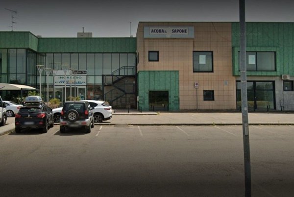 locale commerciale in vendita a Canossa