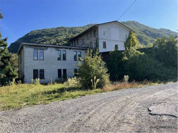 intera palazzina in vendita a Canossa