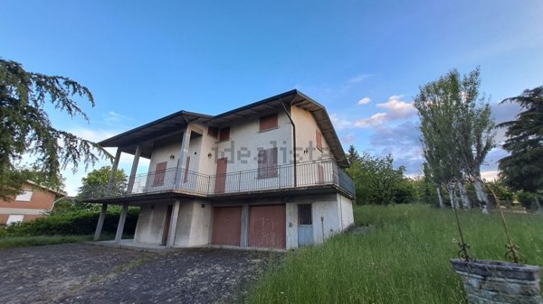 casa indipendente in vendita a Canossa in zona Rossena