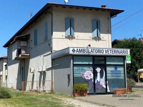 casa indipendente in vendita a Canossa in zona Ciano d'Enza