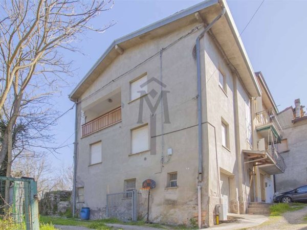 casa indipendente in vendita a Canossa in zona Compiano