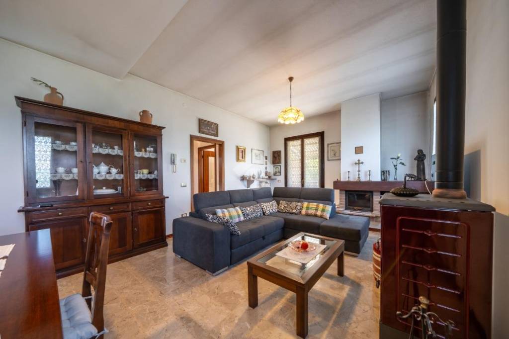 casa indipendente in vendita a Canossa