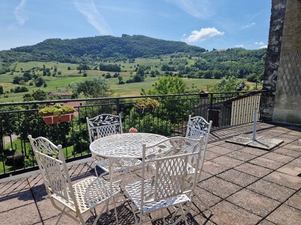 appartamento in vendita a Canossa in zona Rossena