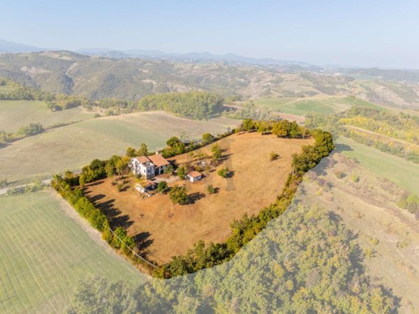 casa indipendente in vendita a Canossa in zona Rossena
