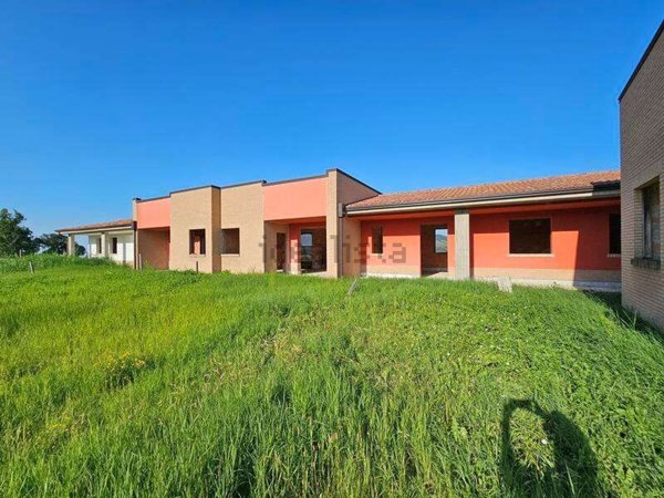 casa indipendente in vendita a Canossa