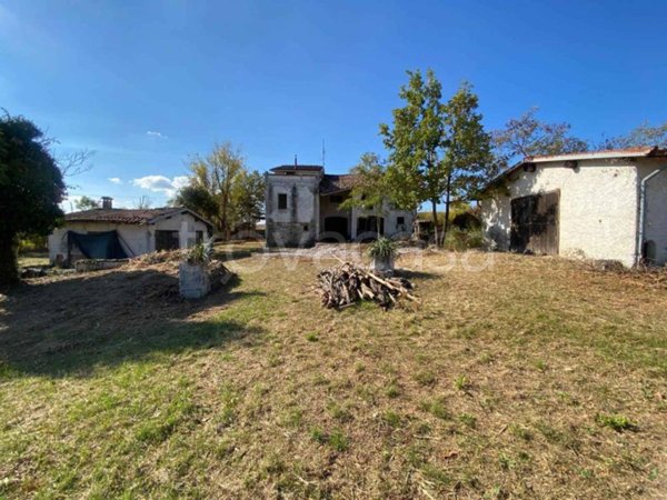 casa indipendente in vendita a Canossa in zona Rossena