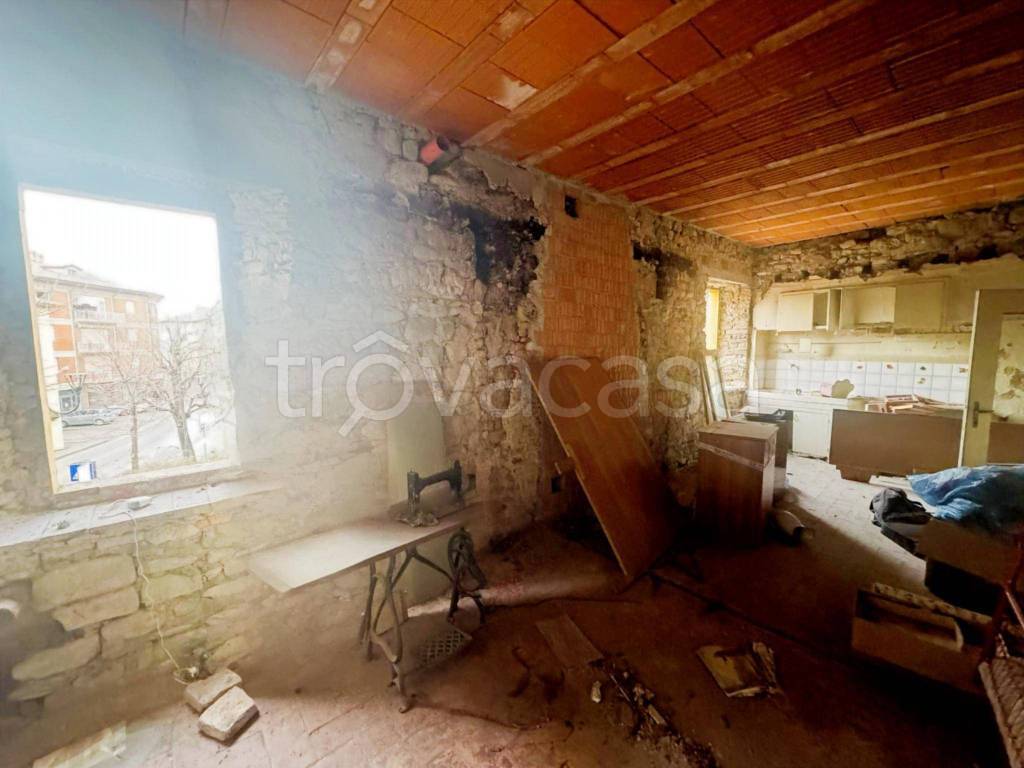 casa indipendente in vendita a Canossa in zona Ciano d'Enza