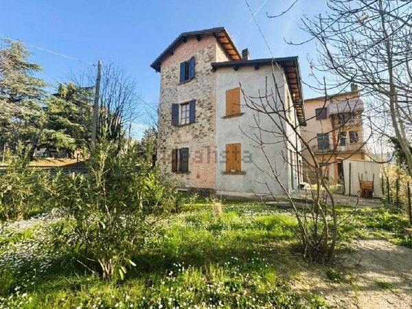 casa indipendente in vendita a Canossa in zona Ciano d'Enza