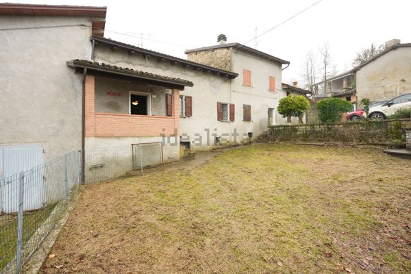 casa indipendente in vendita a Canossa in zona Roncaglio