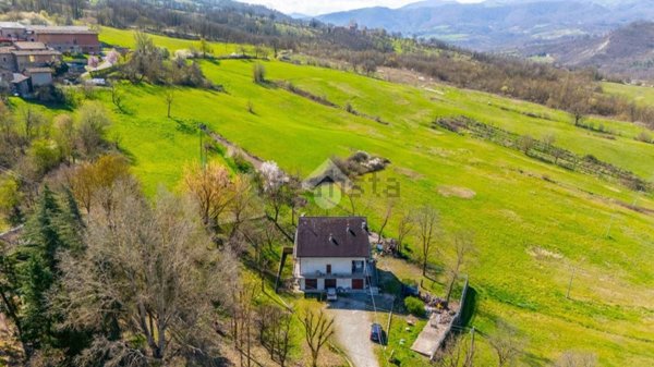 appartamento in vendita a Canossa in zona Ciano d'Enza