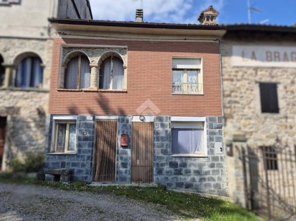 casa indipendente in vendita a Canossa in zona Rossena