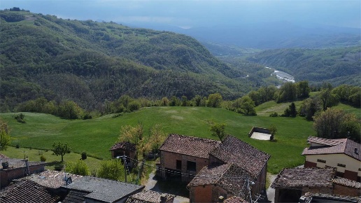 ufficio in vendita a Canossa in zona Selvapiana