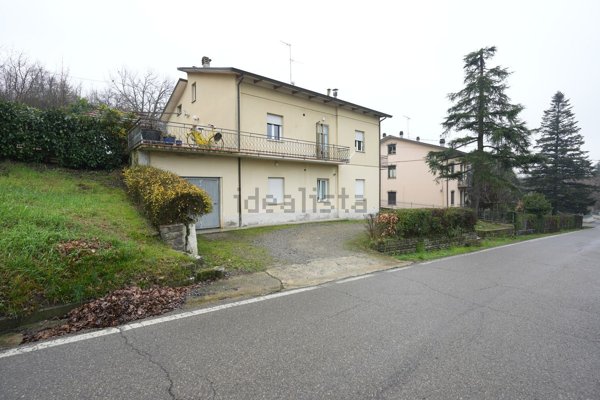 casa indipendente in vendita a Canossa in zona Ciano d'Enza