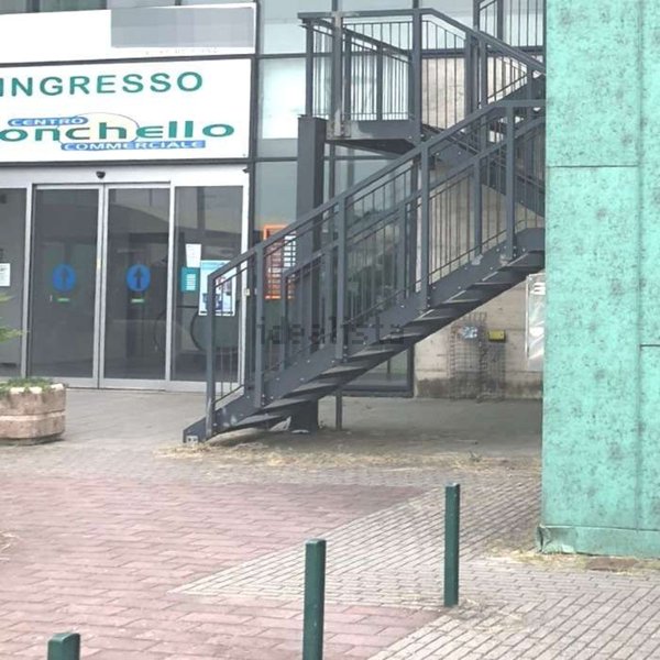 locale commerciale in vendita a Canossa