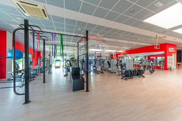 locale commerciale in vendita a Canossa