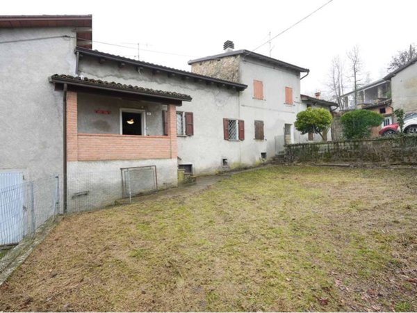 casa indipendente in vendita a Canossa in zona Roncaglio