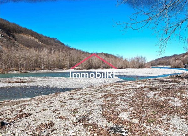 appartamento in vendita a Canossa in zona Ciano d'Enza