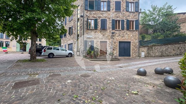 casale in vendita a Canossa in zona Ciano d'Enza