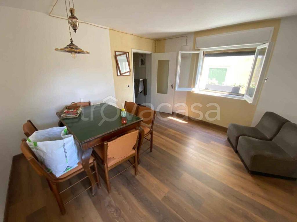 casa indipendente in vendita a Canossa in zona Rossena