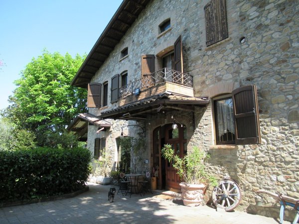 casa indipendente in vendita a Canossa in zona Ciano d'Enza