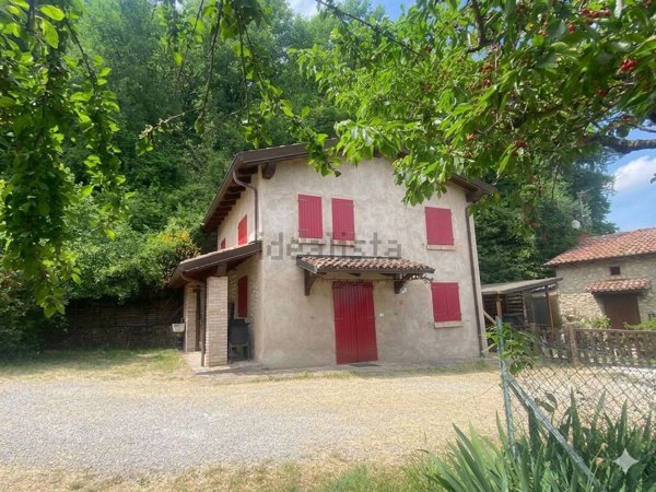 casa indipendente in vendita a Canossa in zona Cavandola