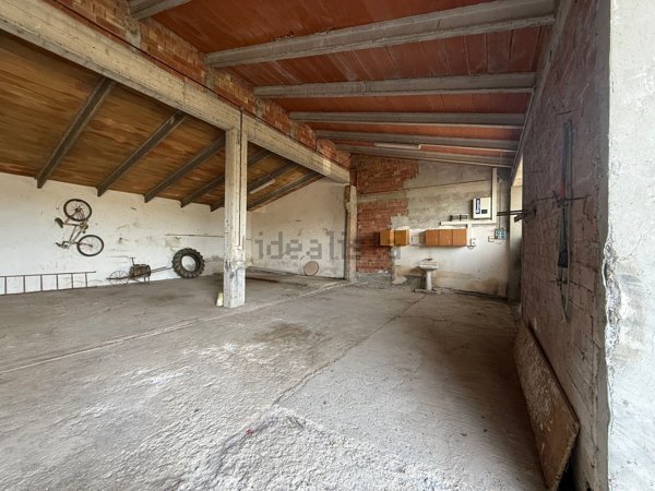 locale di sgombero in vendita a Canossa