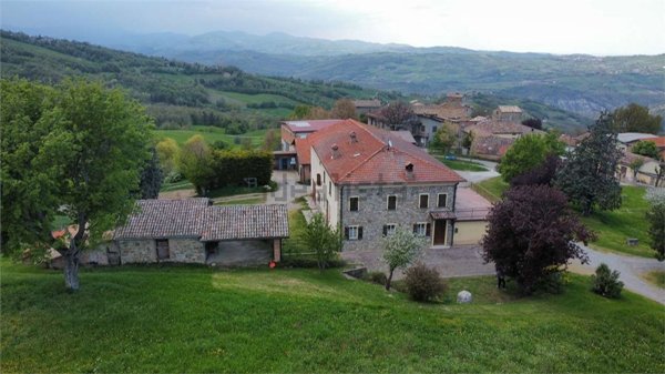 appartamento in vendita a Canossa in zona Albareto