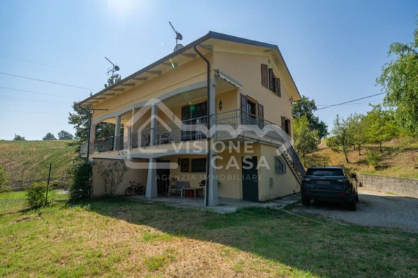 casa indipendente in vendita a Canossa in zona Selvapiana