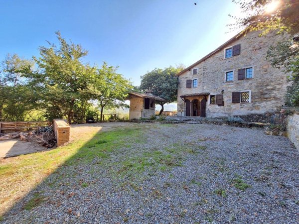 casa indipendente in vendita a Canossa in zona Selvapiana
