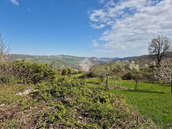 casa indipendente in vendita a Canossa in zona Rossena