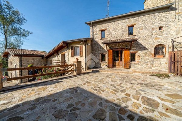 casa indipendente in vendita a Canossa in zona Roncaglio