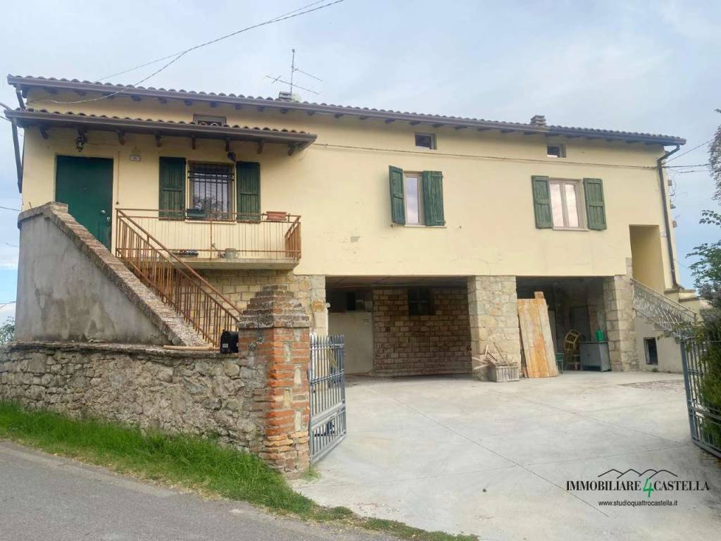 casa indipendente in vendita a Canossa in zona Cavandola