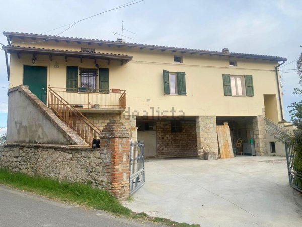 casa indipendente in vendita a Canossa in zona Cerezzola