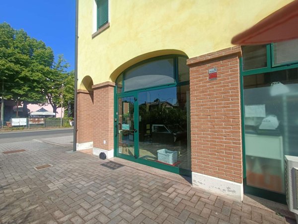 negozio in vendita a Correggio