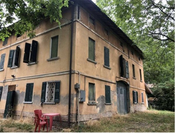 intera palazzina in vendita a Correggio in zona Fosdondo