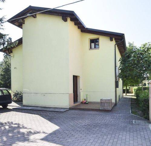 casa indipendente in vendita a Correggio in zona Fosdondo