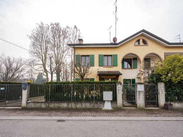 casa indipendente in vendita a Correggio